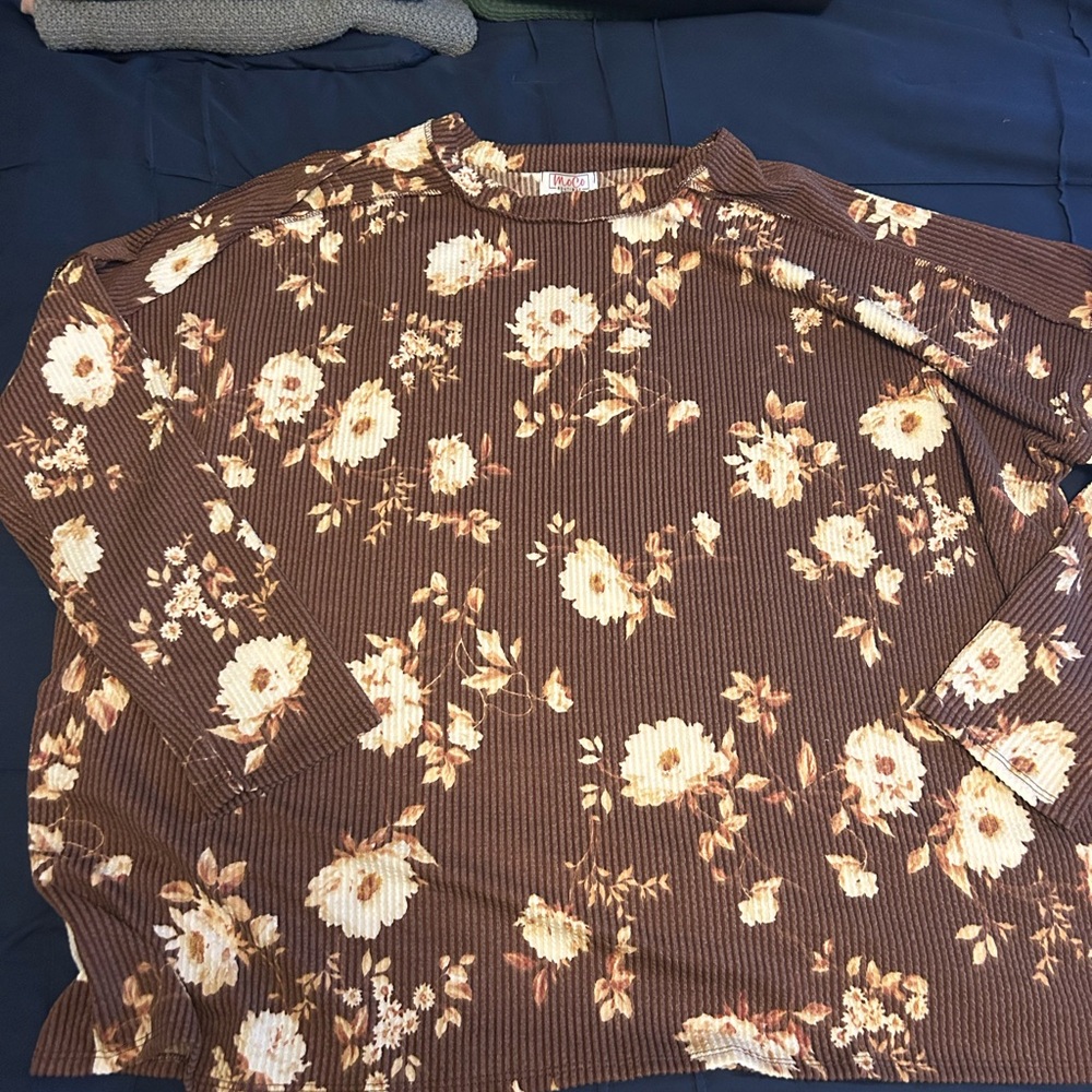 MoCo Boutique Floral Ribbed Top